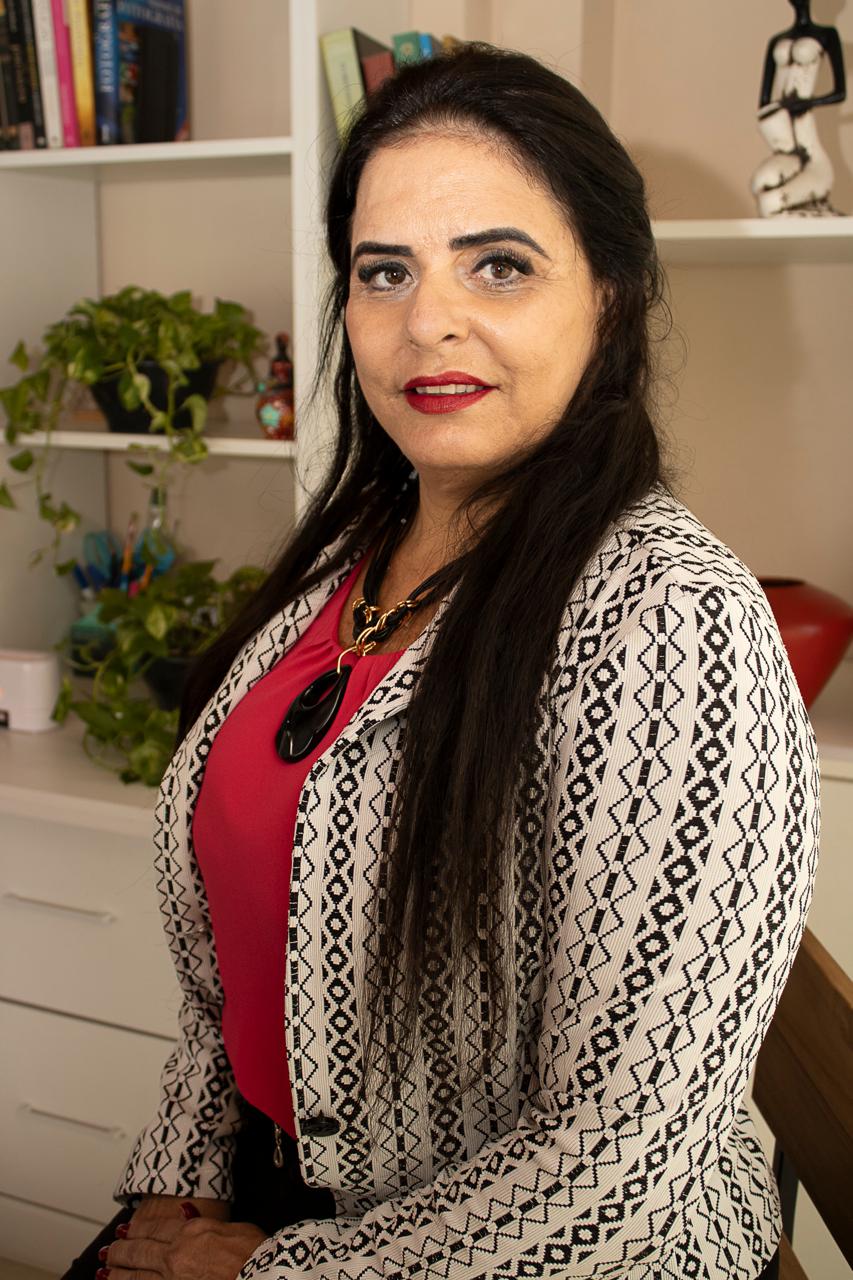 Ana Paula Santiago em seu escritório